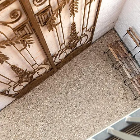 Le Rouge, Centre Ville, Quartier Historique *